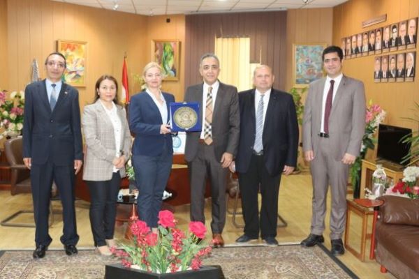 The Vice President of the University receives an academic delegation from Romania